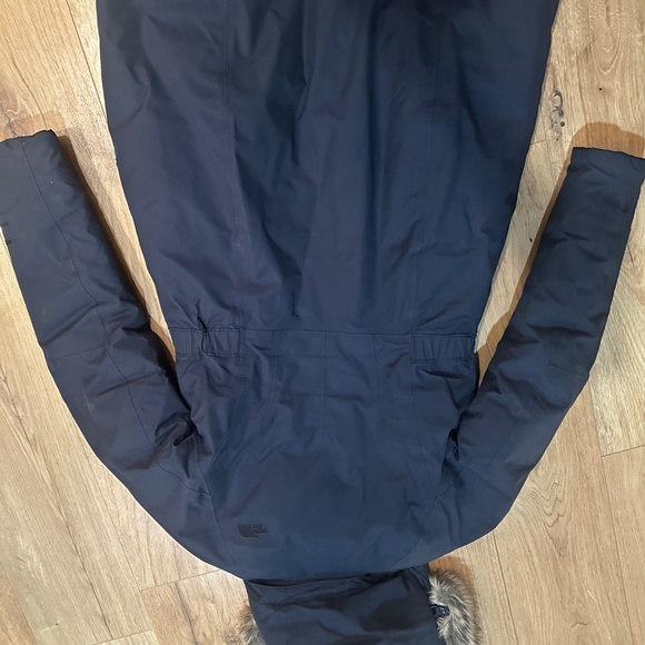 Women’s North Face Winter Coat - Picture 4 of 4